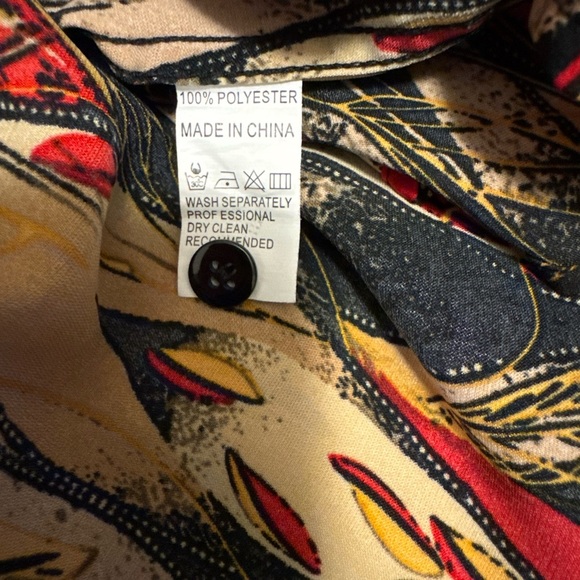 Red and Black Button Down Shirt Casual Resort Wear - Picture 6 of 6